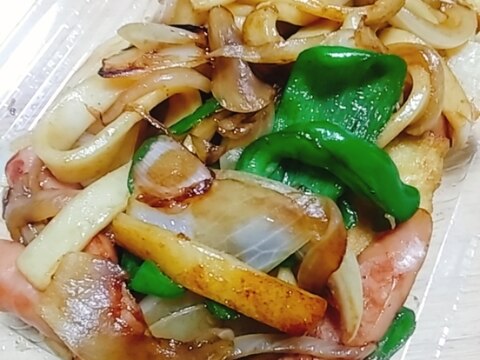 ピーマン　玉葱　ウインナーのきしめん焼きうどん